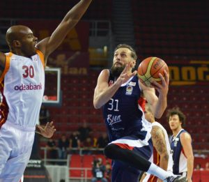 Viktor Sanikidze, desatado: ¡repite MVP! Adrien Moerman, coleccionista de dobles-dobles