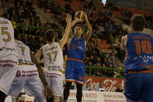 Lleida da la sorpresa en Son Moix y aprovecha las derrotas de Clavijo y Prat