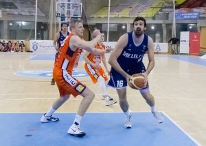 Melilla cae con tangana en Riazor. Peñas Huesca, seis triunfos seguidos