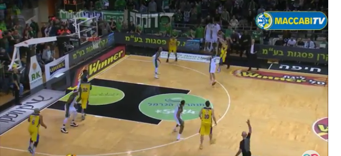 Espectacular buzzer beater de Taylor Rochestie que vale unas semifinales de Copa (VÍDEO)