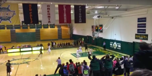 Increíble canasta sobre la bocina para forzar la prórroga en NCAA Div III (VIDEO)