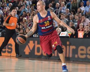 Primer dolor de cabeza del 2016 para Xavi Pascual: Carlos Arroyo cae lesionado