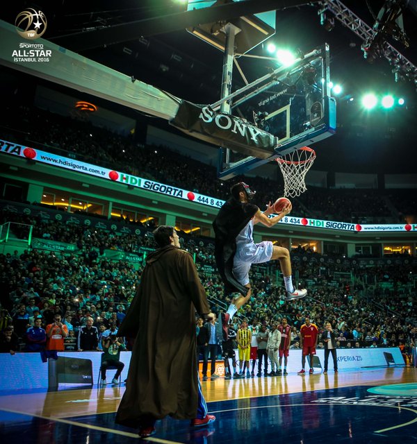 Jedi Osman y Darth Vader Korkmaz, mate de Star Wars; Kenny Gabriel, MVP del All Star turco