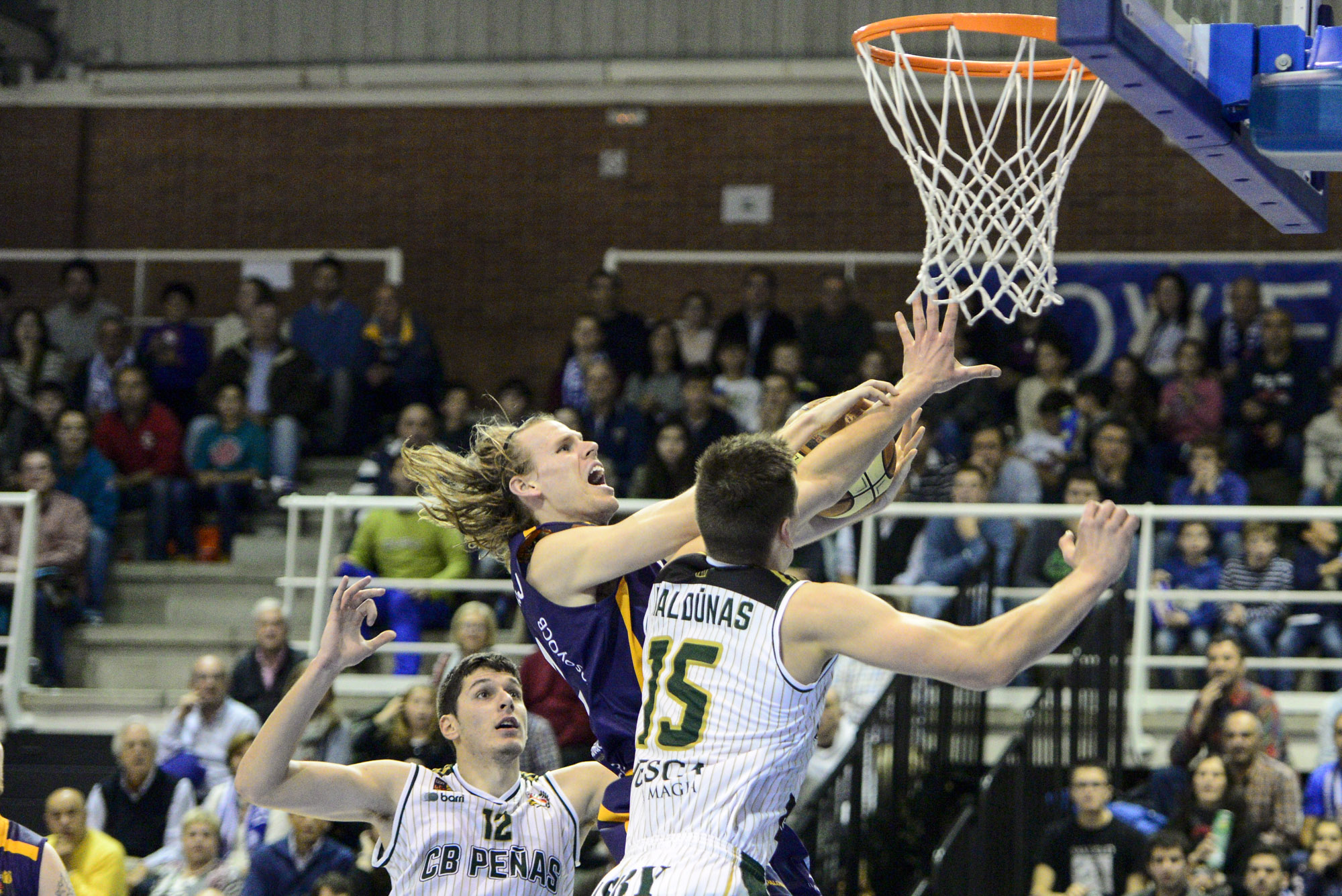 Huesca asalta Pumarín. CB Prat gana en Lobete y aprieta la lucha por el descenso