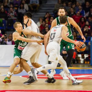 El Real Madrid salvó los muebles ante un luchador Zalgiris Kaunas (92-86)