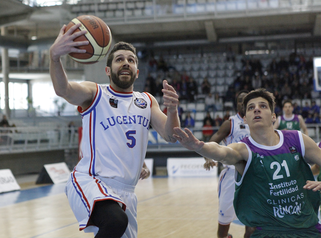Adrián Fuentes regresa a Navarra. Milekovic cierra la plantilla de Covirán Granada