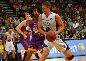 Daniel Kickert eclipsa el regreso de Josh Childress y brillan los ex-ACB de Illawarra