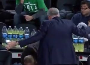 VÍDEO Los peligros de intentar hacerse un selfie con Zeljko Obradovic