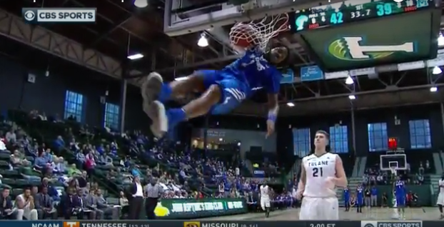 Shaq Goodwin (Memphis) emula a Vinsanity y la hunde hasta el codo en juego