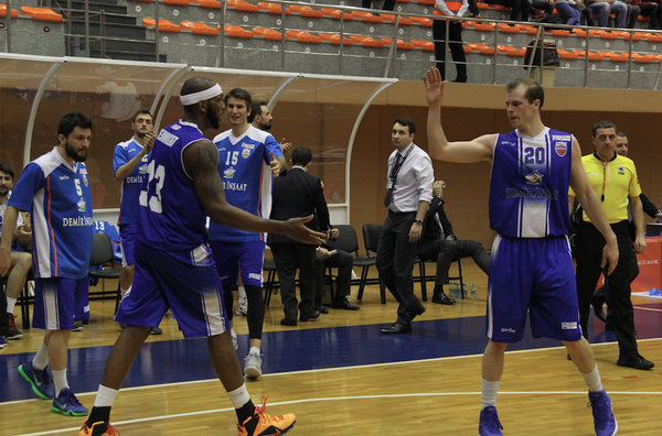 Michael Roll, MVP; Erving Walker, triple ganador; Micov, la perfección para vencer a Efes