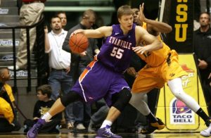 Egidijus Mockevicius: la bestia lituana que domina los tableros NCAA en Evansville