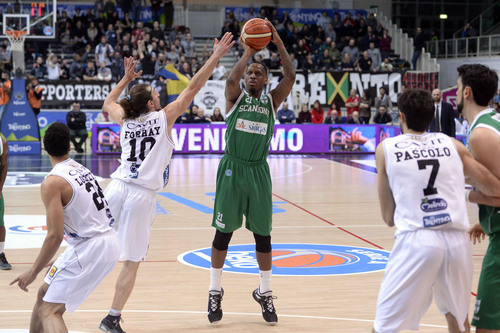 Pesaro derrota a Reggio Emilia; Torino sigue en problemas y Nunnally, MVP