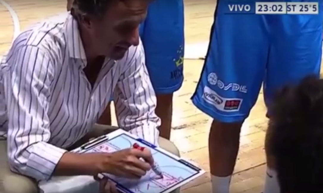 Cuando la jugada de pizarra sale perfecta: Sepo Ginobili, Juampi Vaulet y Bahía Basket