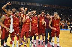 El infierno turco sigue oliendo a azufre; Galatasaray, semifinalistas de #Eurocup