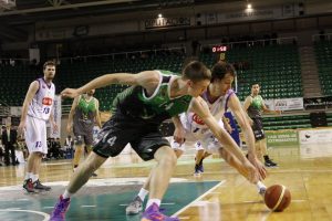 El líder cae en el Multiusos de Cáceres. Coruña y Burgos pujan fuerte