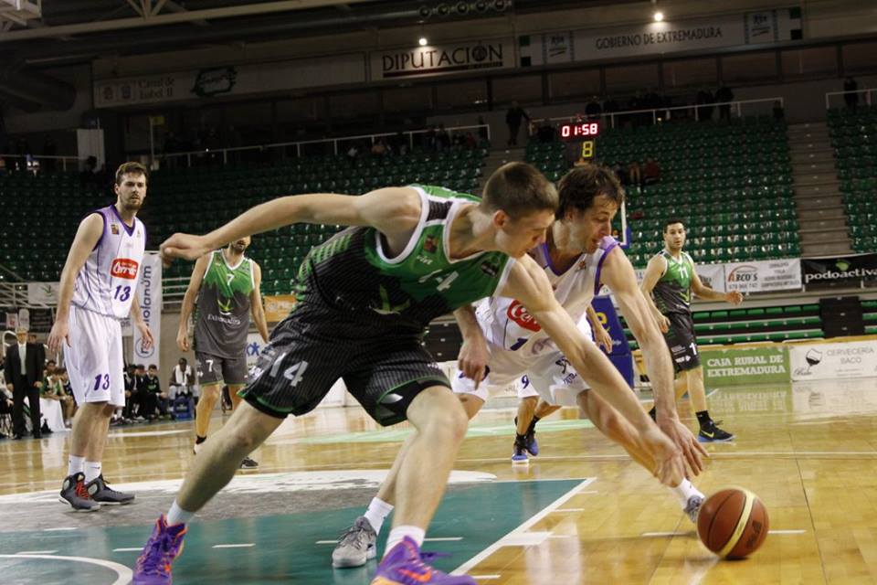 El líder cae en el Multiusos de Cáceres. Coruña y Burgos pujan fuerte