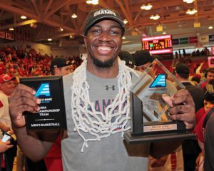 Jameel Warney mete en la Madness a Stony Brook por primera vez en la historia
