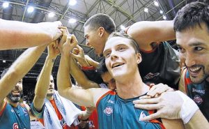 Hakanson, muy lejos del Real Betis Energía Plus