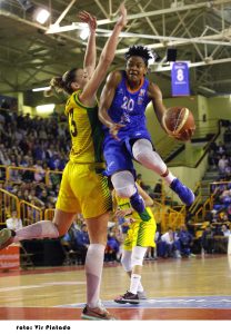 Perfumerías arrasa; Girona asalta Huelva