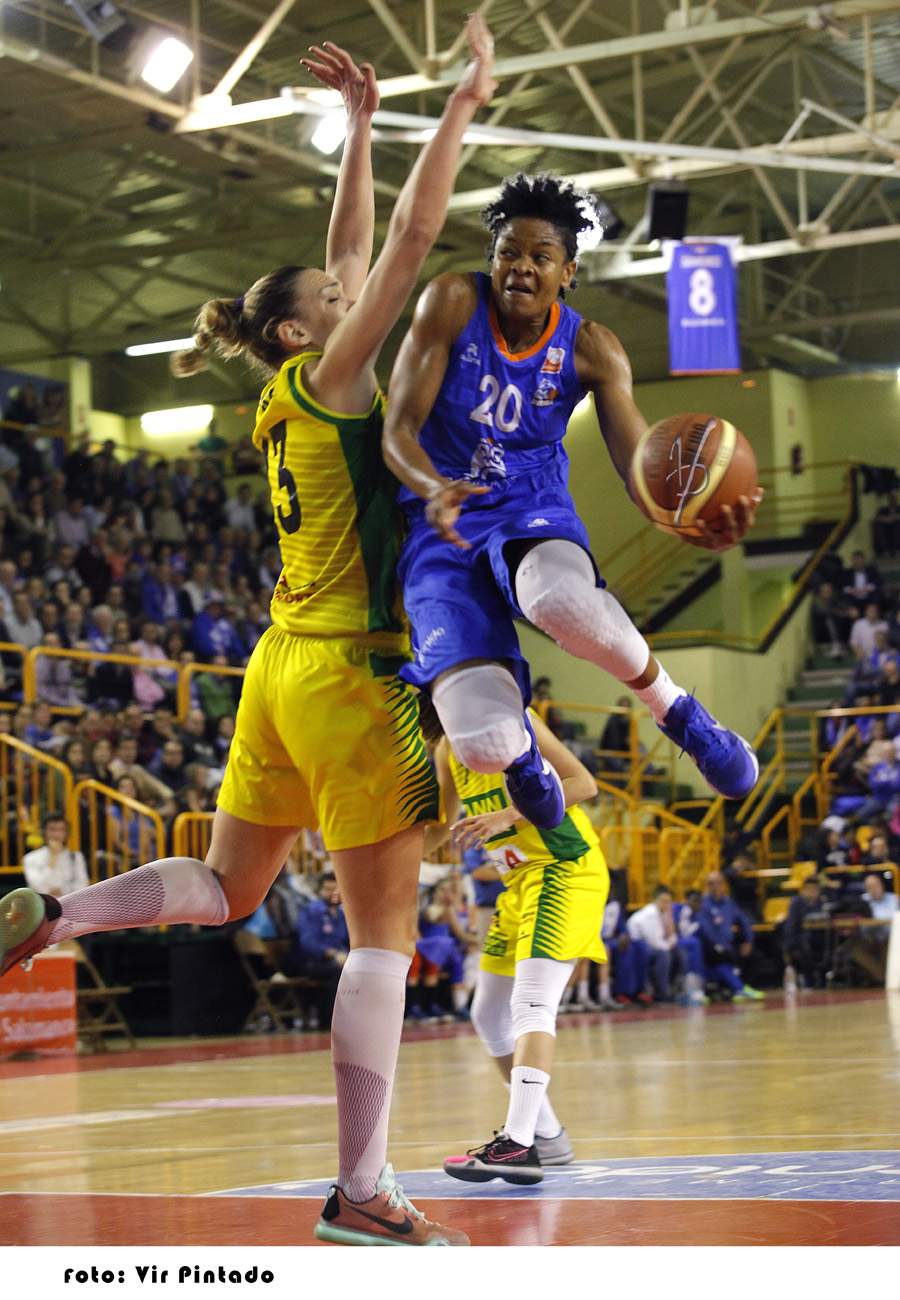 Perfumerías arrasa; Girona asalta Huelva