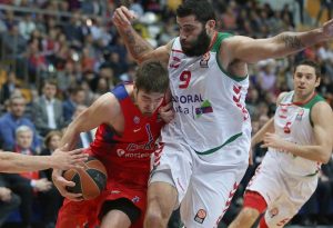 Higgins primero, y De Colo después, maniatan a un Baskonia poco regular