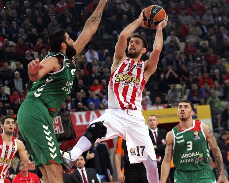 Printezis y Hackett doblegan a un Laboral Kutxa sin mando (82-68)