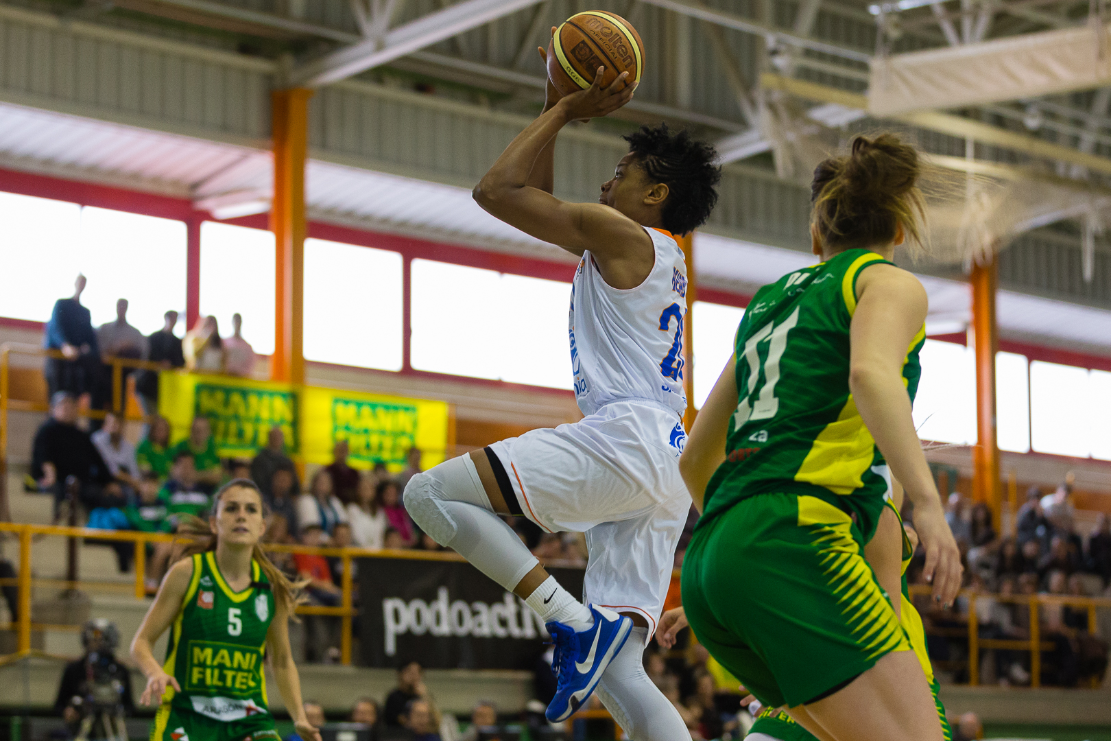 Perfumerías y Girona, a la final por la vía rápida