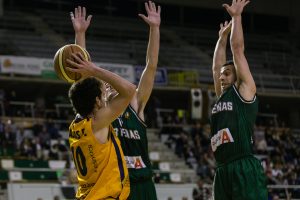 Melilla, a semis por la vía rápida. Coruña sobrevive a un Pazo repleto
