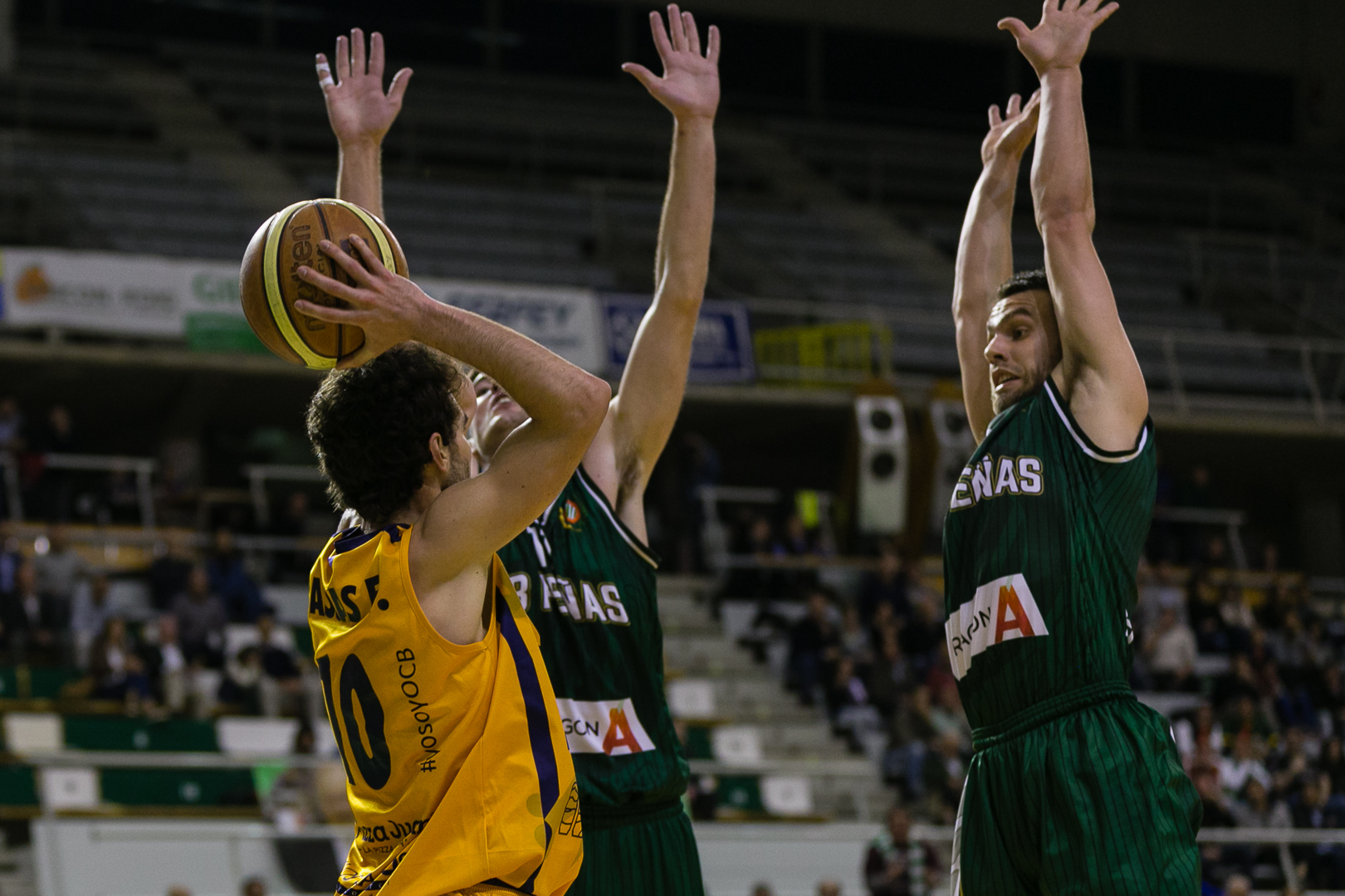 Melilla, a semis por la vía rápida. Coruña sobrevive a un Pazo repleto