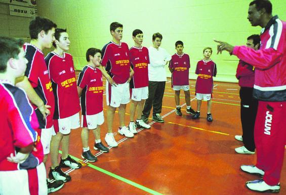 El ex jugador y entrenador Ed Johnson fallece a los 71 años