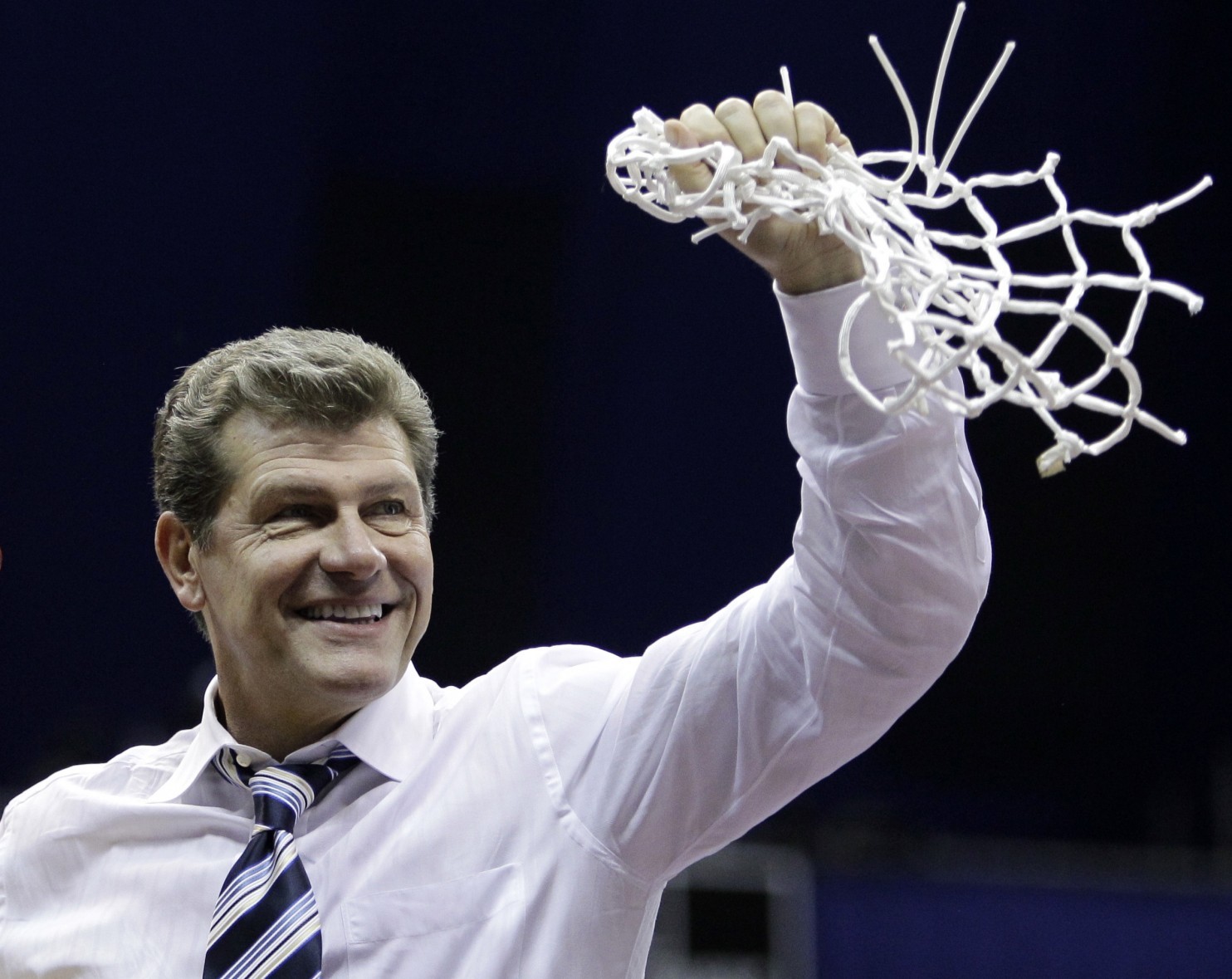 Geno Auriemma suena en NBA. Él bromea con los rumores