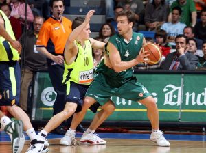 Pepe Sánchez revive su triple histórico con Unicaja (VÍDEO)