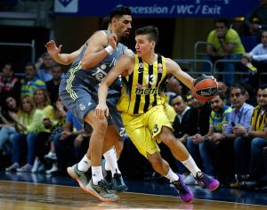 Fenerbahçe se lleva el 1-0 contra el Real Madrid en Estambul (74-69)
