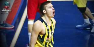 Bogdan Bogdanovic salva al Fenerbahce con una canasta ganadora ante el colista