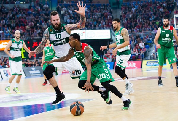 Darius Adams lidera al Baskonia ante un Diamantidis que forzó la prórroga (82-78)