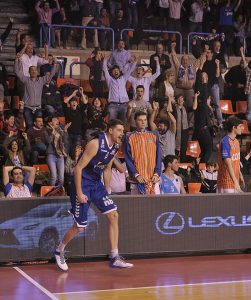 Palmeo ganador de Sinica. Huesca destroza el factor cancha de Oviedo