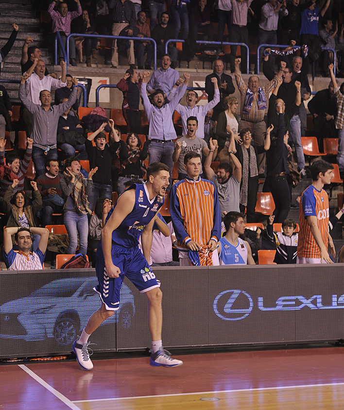 Palmeo ganador de Sinica. Huesca destroza el factor cancha de Oviedo