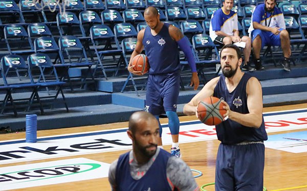 Vuelta temporal a casa: Germán Gabriel viaja a España para tratarse una lesión de codo