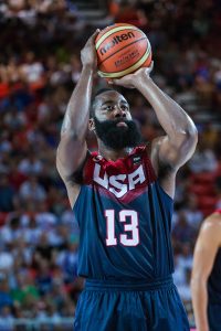 Marca reboteadora de Mirotic, cuarto triple-doble de Harden; los Grizzlies conquistan LA