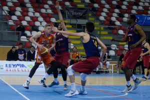 Coruña pone su primera piedra de la nueva temporada, Gediminas Zyle renovado