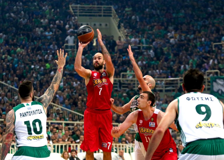 Diamantidis-Spanoulis, un duelo eterno con sendos triples ganadores (VÍDEO)