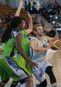 Araberri golpea primero en la final LEB Plata (66-45)