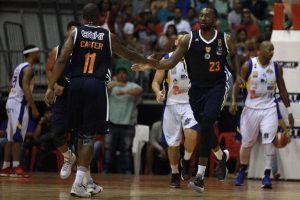 Bucaneros y Cocodrilos a un paso de la final. Germán Gabriel, pacificador en una tangana