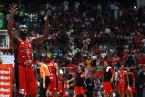 Wendell McKines y Carl Elliot mandan en el Pantano y ponen el 2-0 en la final de Venezuela