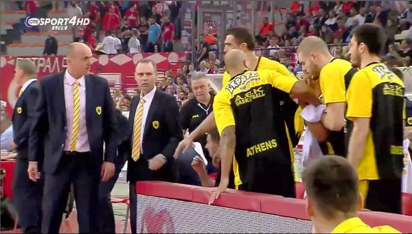 VÍDEO El entrenador Jure Zdovc y el ex ACB Taurean Green, a punto de llegar a las manos