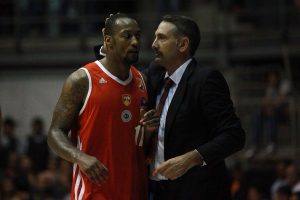 Luis Guil y Bucaneros salvan el match-ball contra viento y marea y fuerzan el sexto