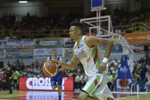 Rigoberto Mendoza le mete 50 puntos a Vaqueros y Cangrejeros resiste al invicto Capitanes