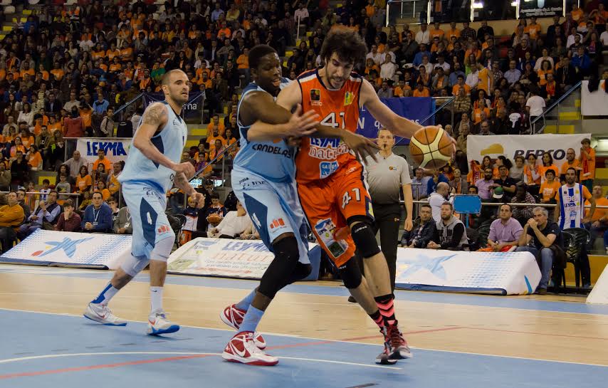 Coruña y Burgos logran el billete a semis pasando el rodillo