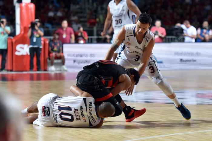 La partida de ajedrez muta en espectáculo ofensivo y Baurú empata la final en Brasil