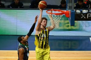 Jan Vesely estará en la F4. Regresa en Liga Turca y ¡vaya espectáculo!